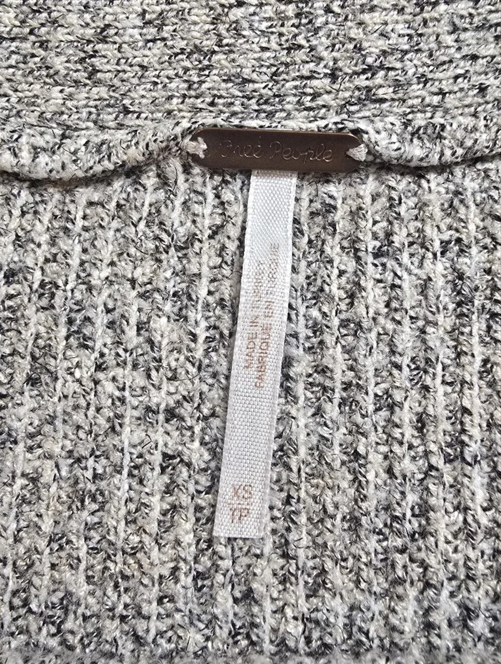 FREE PEOPLE Off-Shoulder Asymmetric Hem Pullover Sweater in Gray SZ Xs